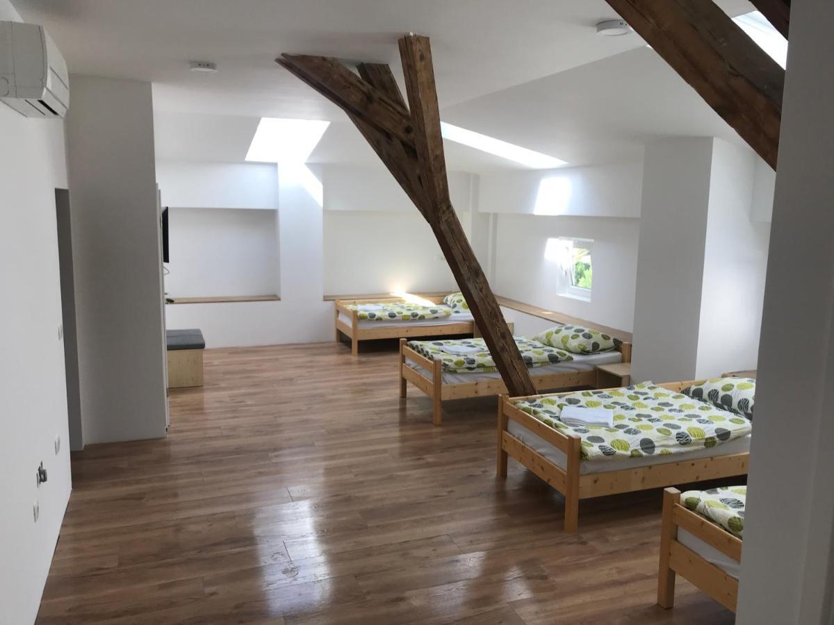 Life Hostel Slovenia ราโดว์ลิตซา ภายนอก รูปภาพ